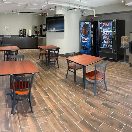 2Nd Street Inn & Suites Рочестър Екстериор снимка