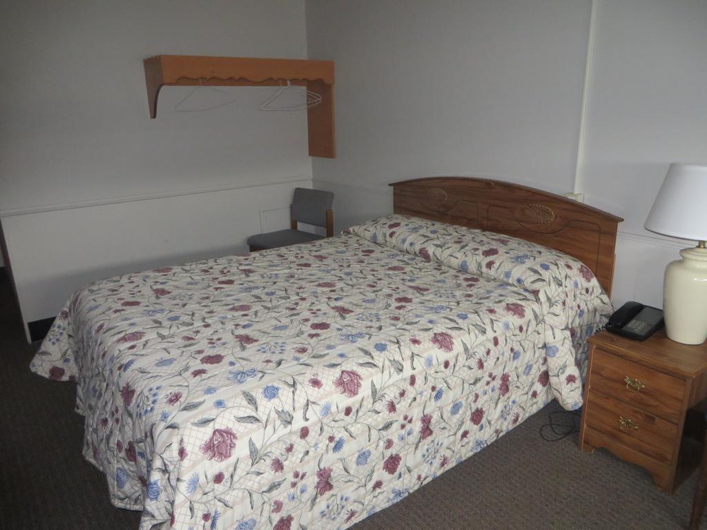 2Nd Street Inn & Suites Рочестър Стая снимка
