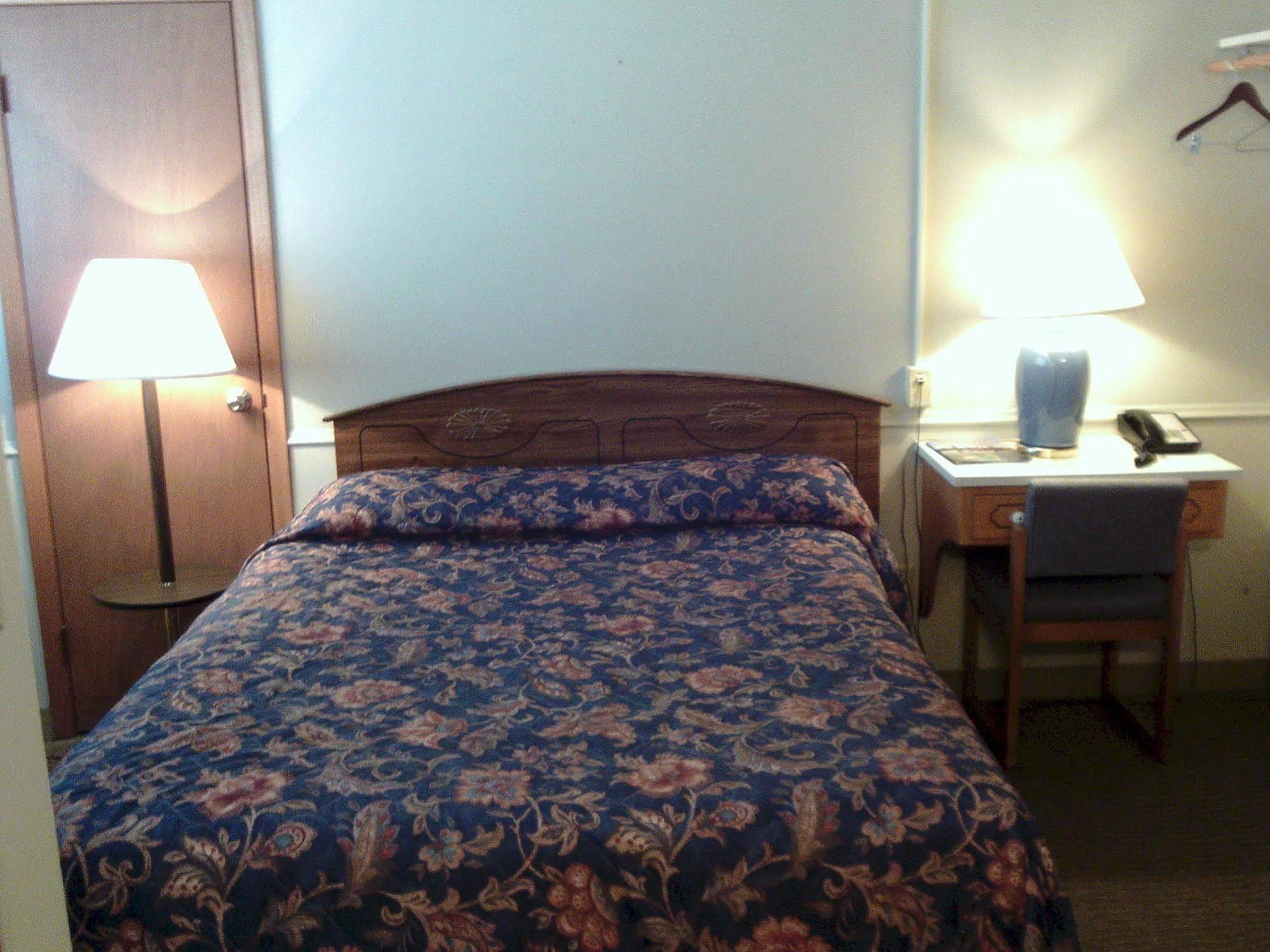 2Nd Street Inn & Suites Рочестър Екстериор снимка