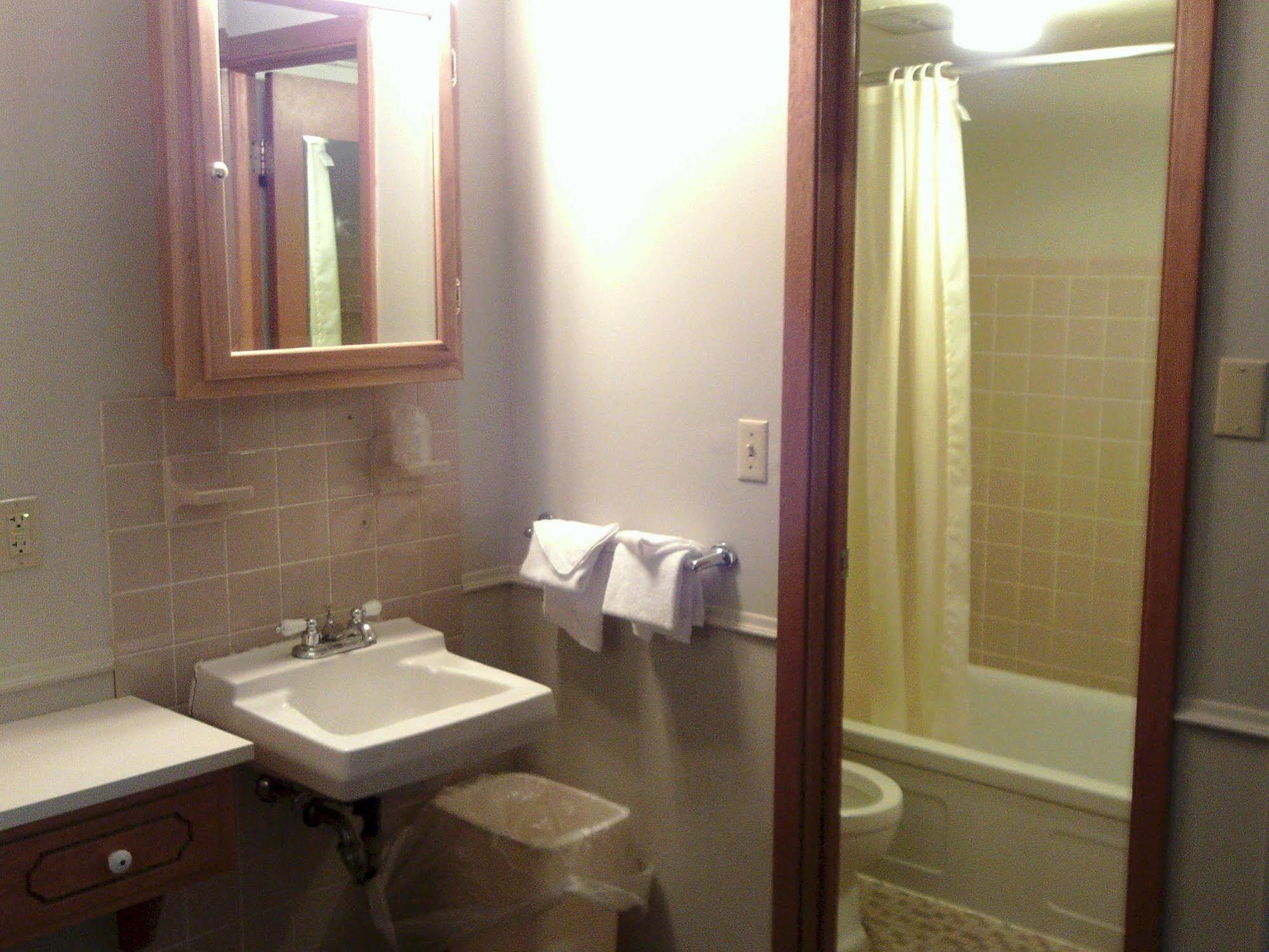 2Nd Street Inn & Suites Рочестър Екстериор снимка